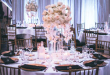 Meble eventowe, które odmienią wystrój namiotu weselnego — trendy, inspiracje, przykłady Meble eventowe, które odmienią wystrój namiotu weselnego — trendy, inspiracje, przykłady